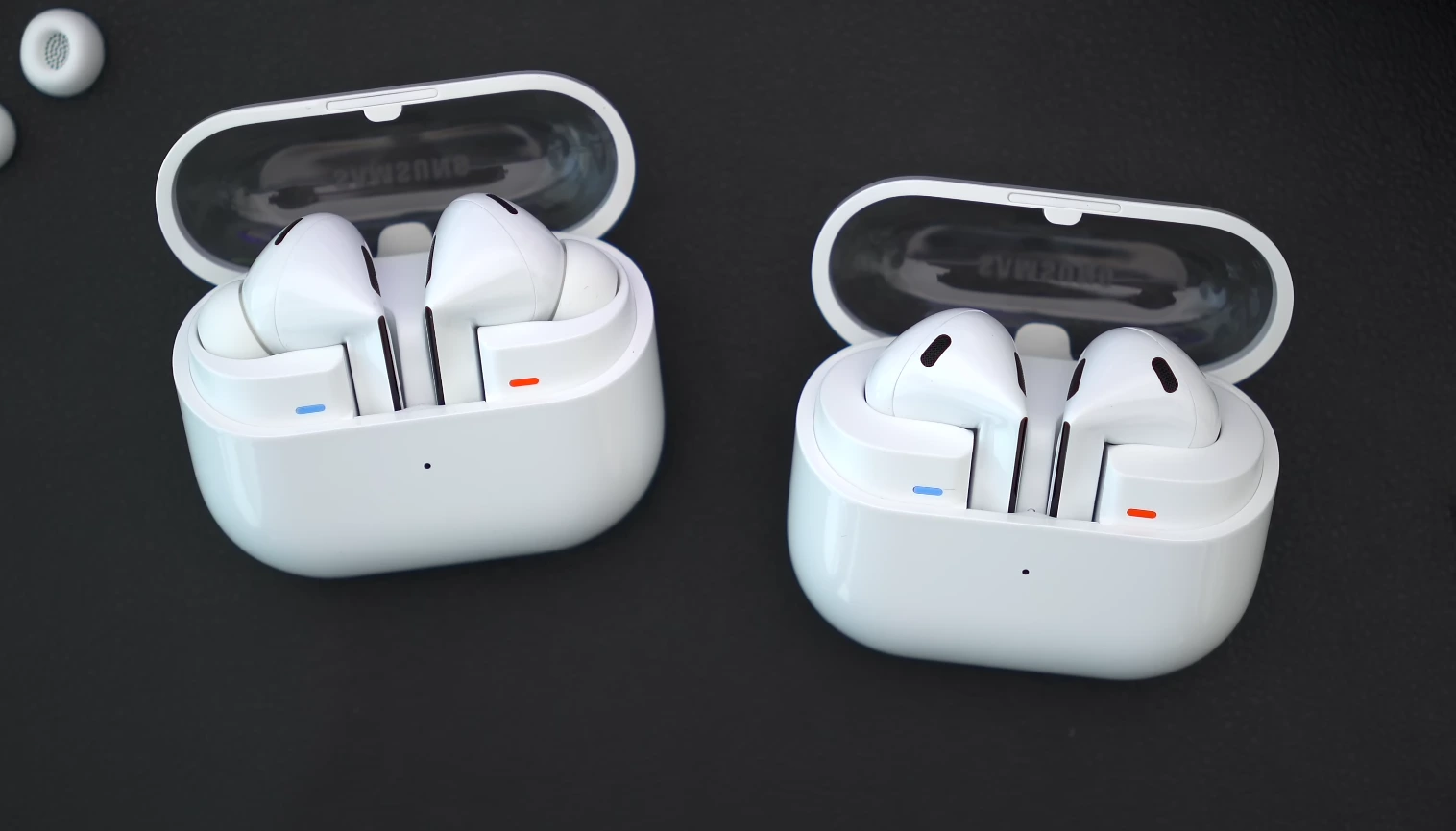 Samsung Galaxy Buds 3 vs Buds 3 Pro Featured Image